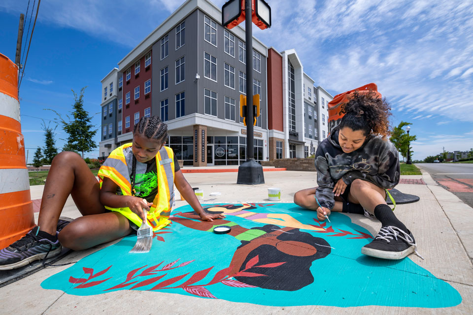 Indiana Tech neighbors makeing sidewalk art