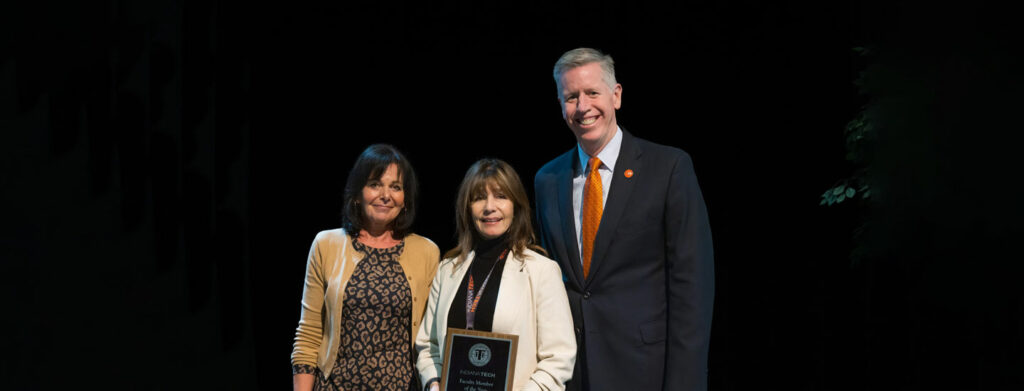 President Einolf and Dr. Kate Watland presenting the faculty of the year award to Dr. Sharon Drapala